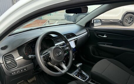 KIA Rio IV, 2018 год, 1 349 000 рублей, 10 фотография
