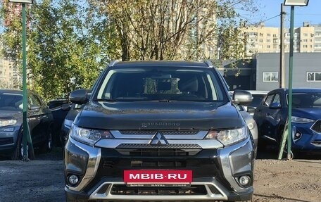 Mitsubishi Outlander III рестайлинг 3, 2019 год, 1 849 000 рублей, 2 фотография