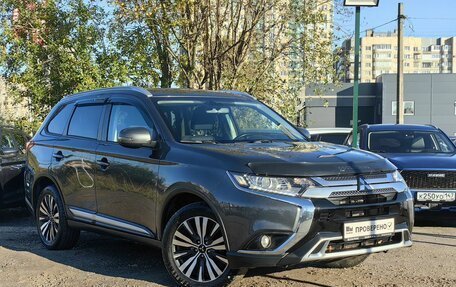 Mitsubishi Outlander III рестайлинг 3, 2019 год, 1 849 000 рублей, 3 фотография