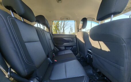 Mitsubishi Outlander III рестайлинг 3, 2019 год, 1 849 000 рублей, 13 фотография