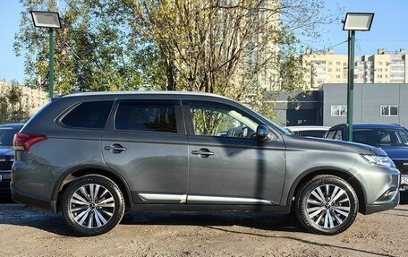 Mitsubishi Outlander III рестайлинг 3, 2019 год, 1 849 000 рублей, 4 фотография
