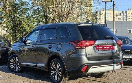 Mitsubishi Outlander III рестайлинг 3, 2019 год, 1 849 000 рублей, 6 фотография
