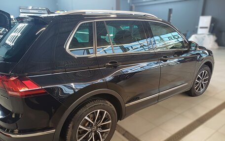 Volkswagen Tiguan II, 2020 год, 3 700 000 рублей, 3 фотография