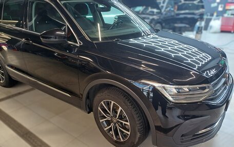Volkswagen Tiguan II, 2020 год, 3 700 000 рублей, 4 фотография