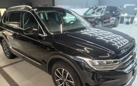 Volkswagen Tiguan II, 2020 год, 3 700 000 рублей, 26 фотография