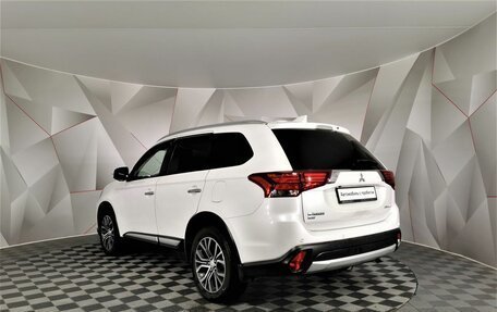 Mitsubishi Outlander III рестайлинг 3, 2018 год, 1 945 000 рублей, 4 фотография