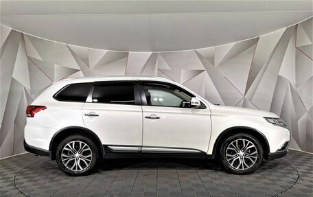 Mitsubishi Outlander III рестайлинг 3, 2018 год, 1 945 000 рублей, 6 фотография