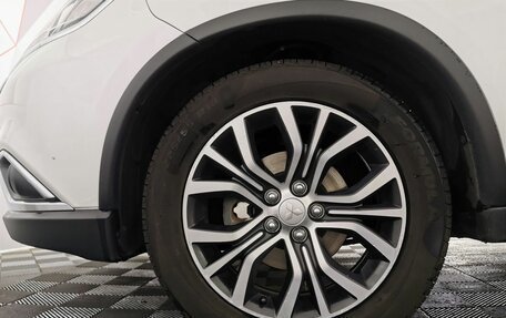 Mitsubishi Outlander III рестайлинг 3, 2018 год, 1 945 000 рублей, 8 фотография