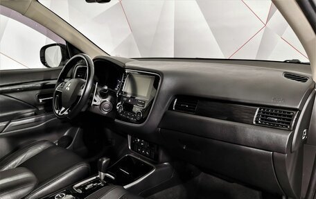 Mitsubishi Outlander III рестайлинг 3, 2018 год, 1 945 000 рублей, 11 фотография