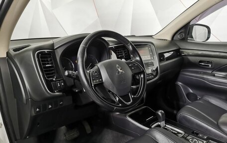 Mitsubishi Outlander III рестайлинг 3, 2018 год, 1 945 000 рублей, 17 фотография