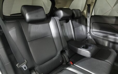 Mitsubishi Outlander III рестайлинг 3, 2018 год, 1 945 000 рублей, 15 фотография
