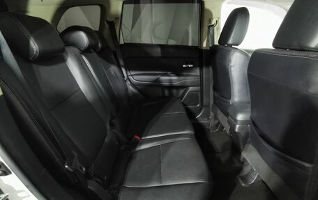Mitsubishi Outlander III рестайлинг 3, 2018 год, 1 945 000 рублей, 14 фотография