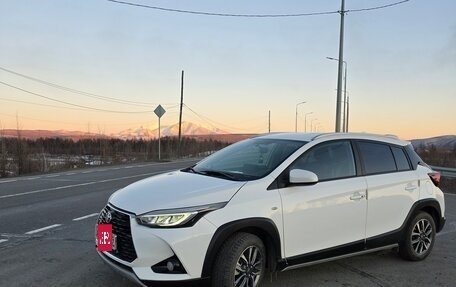 Toyota Yaris XP150 рестайлинг, 2022 год, 2 600 000 рублей, 1 фотография