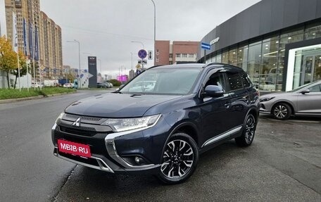 Mitsubishi Outlander III рестайлинг 3, 2021 год, 2 553 000 рублей, 1 фотография