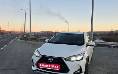 Toyota Yaris XP150 рестайлинг, 2022 год, 2 600 000 рублей, 2 фотография