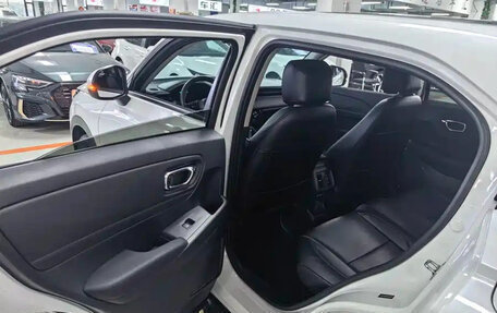 Honda Vezel, 2023 год, 1 740 000 рублей, 4 фотография