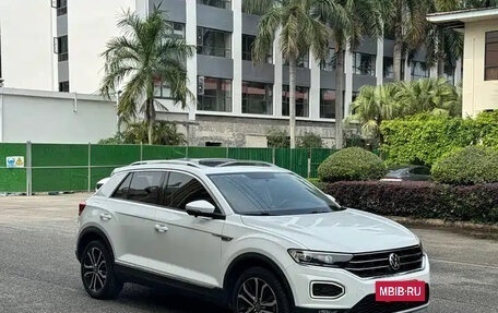 Volkswagen T-Roc I, 2022 год, 1 280 000 рублей, 3 фотография