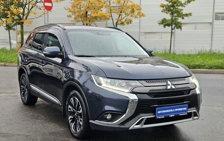 Mitsubishi Outlander III рестайлинг 3, 2021 год, 2 553 000 рублей, 7 фотография