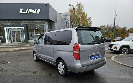 Hyundai Grand Starex Grand Starex I рестайлинг 2, 2015 год, 2 100 000 рублей, 6 фотография
