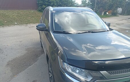 Mitsubishi Outlander III рестайлинг 3, 2019 год, 2 495 000 рублей, 2 фотография