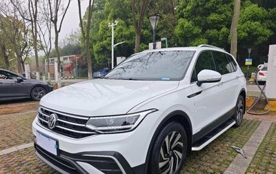 Volkswagen Tiguan II, 2022 год, 2 677 700 рублей, 1 фотография