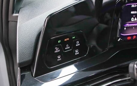 Volkswagen Golf VIII, 2023 год, 1 560 000 рублей, 17 фотография