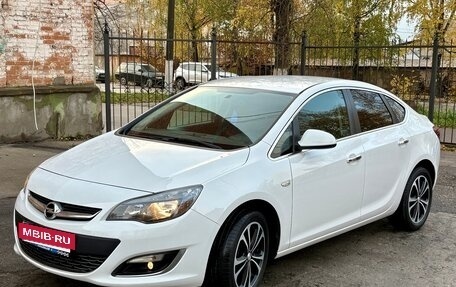 Opel Astra J, 2013 год, 999 000 рублей, 3 фотография