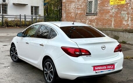 Opel Astra J, 2013 год, 999 000 рублей, 6 фотография