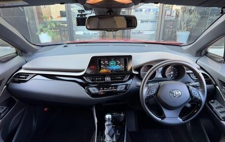 Toyota C-HR I рестайлинг, 2023 год, 1 580 000 рублей, 11 фотография