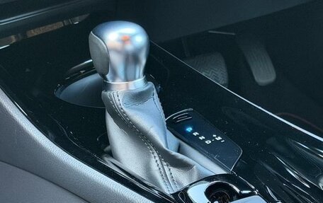 Toyota C-HR I рестайлинг, 2023 год, 1 580 000 рублей, 13 фотография