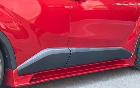 Toyota C-HR I рестайлинг, 2023 год, 1 580 000 рублей, 9 фотография