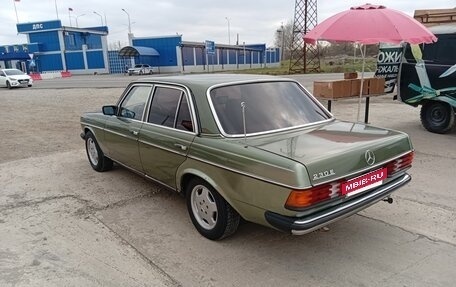 Mercedes-Benz W123, 1984 год, 350 000 рублей, 2 фотография