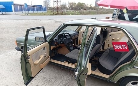 Mercedes-Benz W123, 1984 год, 350 000 рублей, 13 фотография