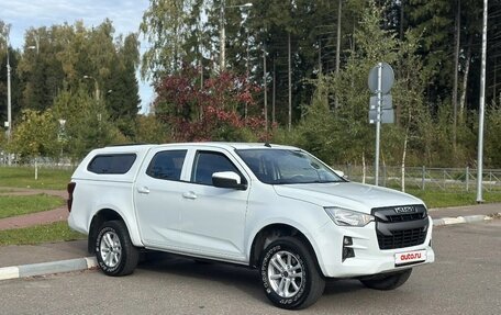 Isuzu D-Max, 2021 год, 2 900 000 рублей, 26 фотография