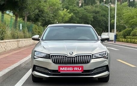 Skoda Superb III рестайлинг, 2022 год, 2 120 020 рублей, 2 фотография