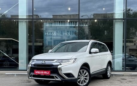 Mitsubishi Outlander III рестайлинг 3, 2018 год, 2 377 000 рублей, 1 фотография