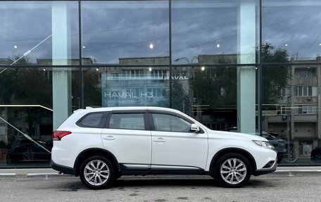 Mitsubishi Outlander III рестайлинг 3, 2018 год, 2 377 000 рублей, 4 фотография