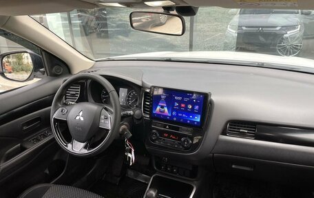 Mitsubishi Outlander III рестайлинг 3, 2018 год, 2 377 000 рублей, 9 фотография
