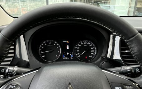 Mitsubishi Outlander III рестайлинг 3, 2018 год, 2 377 000 рублей, 14 фотография