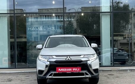 Mitsubishi Outlander III рестайлинг 3, 2018 год, 2 377 000 рублей, 2 фотография