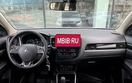 Mitsubishi Outlander III рестайлинг 3, 2018 год, 2 377 000 рублей, 11 фотография
