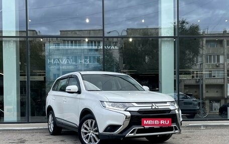 Mitsubishi Outlander III рестайлинг 3, 2018 год, 2 377 000 рублей, 3 фотография