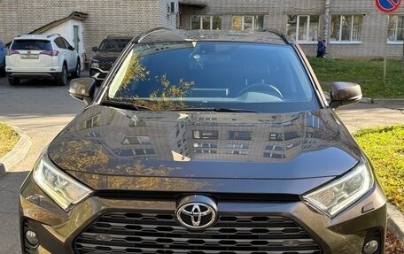 Toyota RAV4, 2021 год, 3 300 000 рублей, 1 фотография