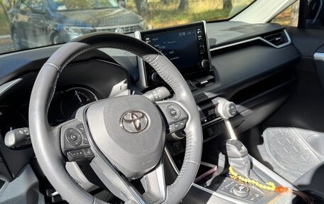 Toyota RAV4, 2021 год, 3 300 000 рублей, 5 фотография