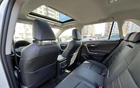 Toyota RAV4, 2022 год, 3 499 000 рублей, 5 фотография