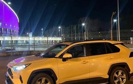 Toyota RAV4, 2022 год, 3 499 000 рублей, 10 фотография