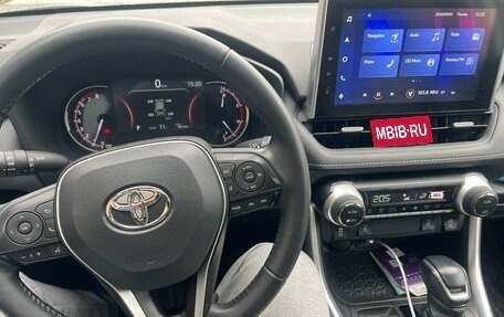 Toyota RAV4, 2022 год, 3 499 000 рублей, 7 фотография
