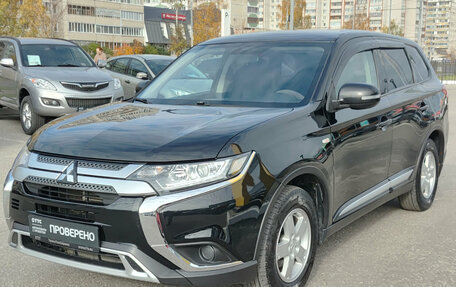 Mitsubishi Outlander III рестайлинг 3, 2020 год, 1 880 000 рублей, 5 фотография