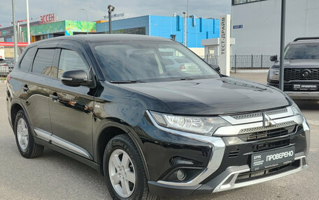 Mitsubishi Outlander III рестайлинг 3, 2020 год, 1 880 000 рублей, 7 фотография