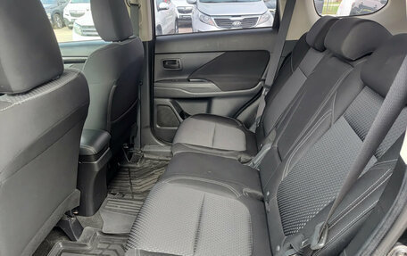 Mitsubishi Outlander III рестайлинг 3, 2020 год, 1 880 000 рублей, 16 фотография
